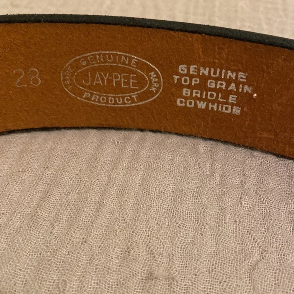 JAY-PEE GENUINE TOP GRAIN BRIOLE COWHIDE BLACK BELT . Size 28 . New . No tags
